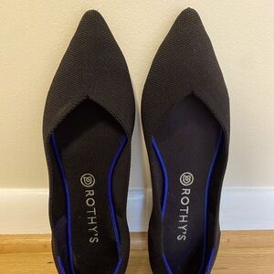 Rothys Point in Black, Size 12